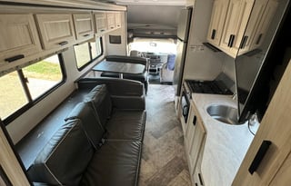 2021 Pet Friendly RV Rental Up to 6 Persons