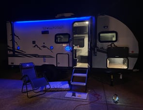 Forest River RV Cherokee Wolf Pup Black Label 16BHSBL