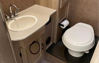 "Dingo" Coachmen RV Freelander 27QB