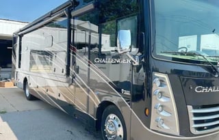 2022 Thor Motor Coach Challenger 37FH