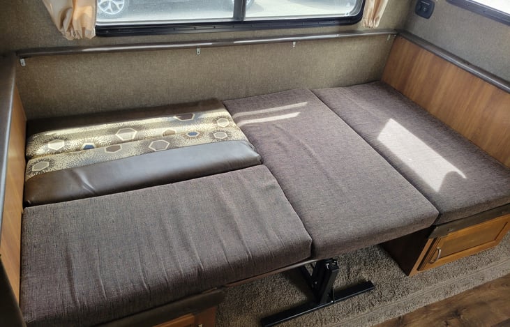 Dinette coverts to queen bed