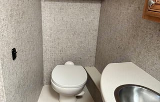 2017 Thor Miramar 34.2,Tailgate-outdoor Kitchen/TV