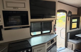 2021 Keystone RV Cougar Half-Ton 24RDS