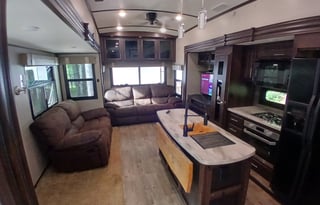 The whole family 3 bedroom Camper