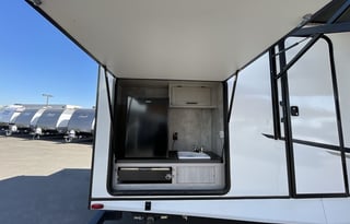 Family/Pet Friendly Bunkhouse Glamper