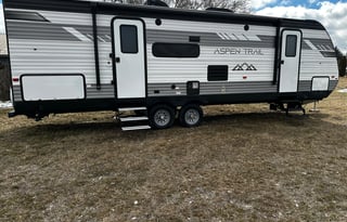 Family friendly  Aspen trail 32’ Bunks!