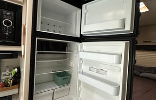 SUMMER SALE - 2022 Thor Chateau 22E