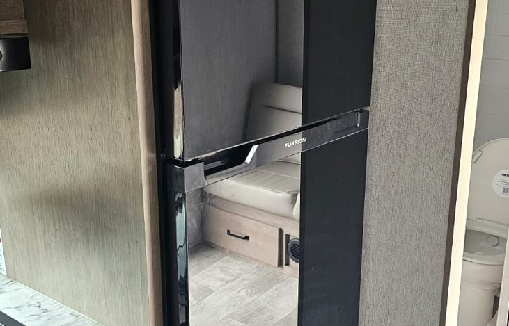 Refrigerator and freezer for meals on the road