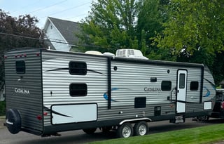 ALL SEASON-2019 Coachmen Legacy Edition Sleeps 10!