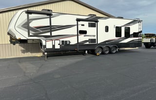 2021 Grand Design Momentum M-Class 381M