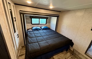 2023 Cross Roads RV Hampton HP370FDL