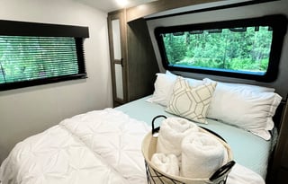 The Perfect Glamping Getaway! 3bds, TWO bathrooms!