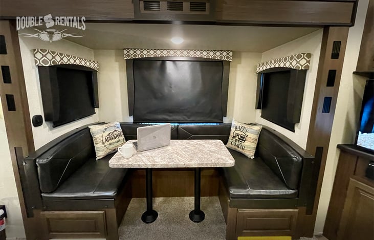 Spacious U-Shaped Dinette