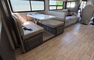 Georgetown Bunkhouse Two Full Bath and King Bed