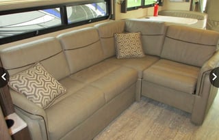 2019 Luxury Motor Coach w/ Washer / Dryer
