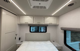 NEW 2026, Altitude 31W: Sleeps 8 all extras