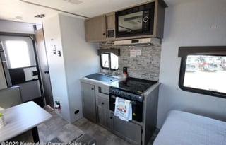 19'! Light! Comfy! Sgl. or Small Family! Delivery!