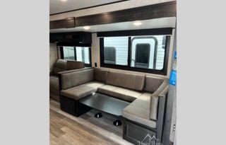 Sleeps 9 2022 Jayco Jay Flight SLX 284BHS