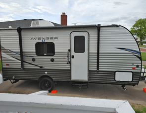 Prime Time RV Avenger LT 16FQ
