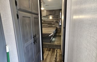 Delivery Only - Super clean and bright 5th wheel
