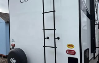 Luxury Couple's Coach: King Bed & Large Bath