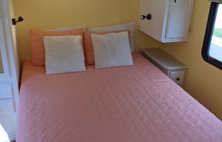 Lady Sol, Spacious Remodeled Winnebago