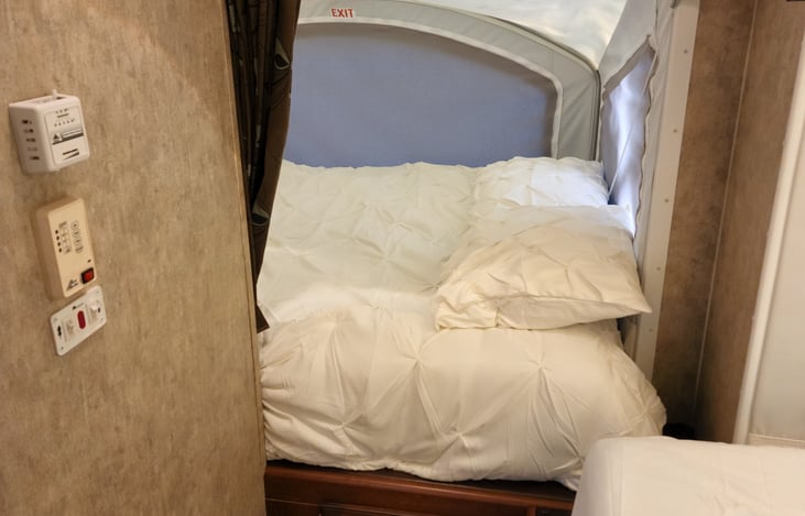 3rd Queen Bed (new thick memory foam mattress)