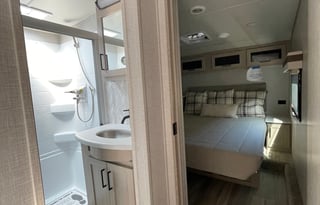 2023 5th wheel 28ft Forest River