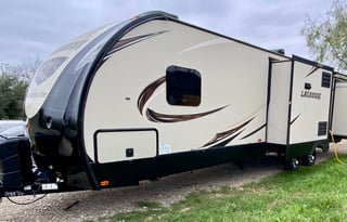 Luxury Bunkhouse Camper – Pet & Family Friendly