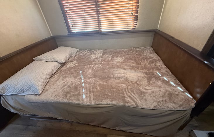Dinette bed