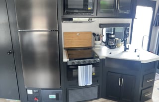 2021 Cherokee Grey Wolf- FREE DELIVERY TO CG LAKE