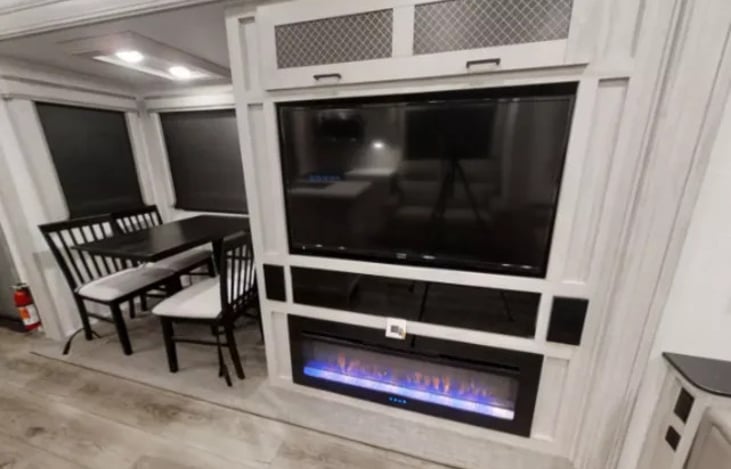 Dining table with an outdoor view on three sides