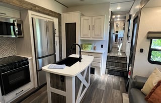 2022 Heartland Bighorn Traveler 37DB