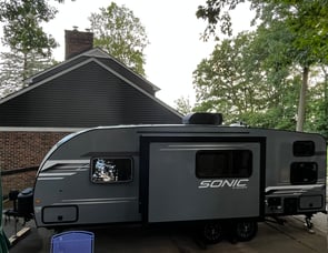 Venture RV Sonic SN211VDB