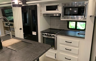 "Anzola" Private Bedroom -  Huge Living /Kitchen