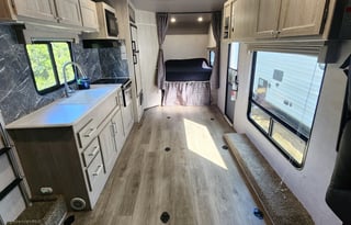 Wonderful Toyhauler that sleeps 5