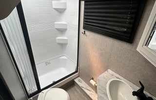 Cozy Camper for Couples & Kids | Easy to Tow!