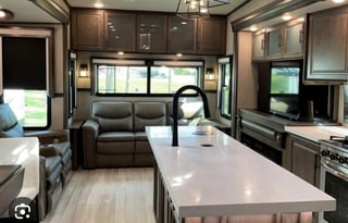 FANCY RV RENTAL "GRAND DESIGN"
