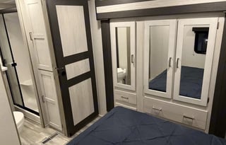 Amazing RV -2 Bedrooms, 1.5 Baths, Fully Equipped!