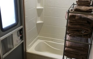 3 BEDS SPACIOUS AND COMFY DISCOUNT M2M AVAILABLE