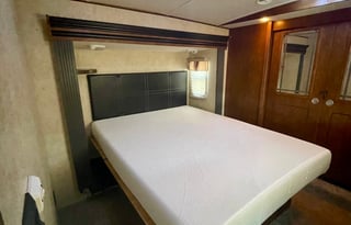 Spacious 42-ft 5th wheel RV