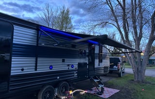 2022 Fully Loaded Cherokee Grey Wolf 26DBH-L