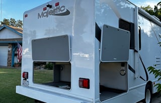 Fully loaded 2015 Thor Motor Coach Majestic