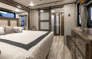 FANCY RV RENTAL "GRAND DESIGN"
