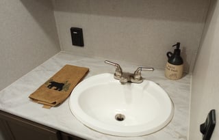 17 ft Travel trailer (20 ft overall) under 4k lbs