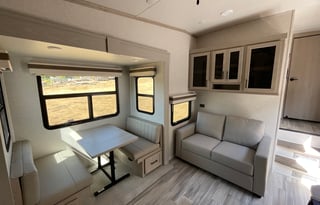 2023 5th wheel 28ft Forest River