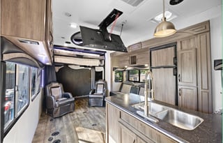 ✨Adventure-Ready Toyhauler – Delivered & Clean!✨