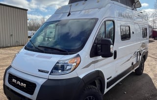 Winnebago Solis- Like New!!