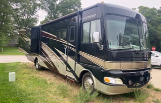 2010 Fleetwood Fiesta, 3 Slide Outs, Class A