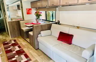2022 Winnebago Sunstar 32M